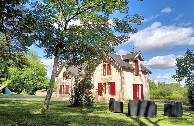 Country House in the Heart of the Wooded Park of a Castle
