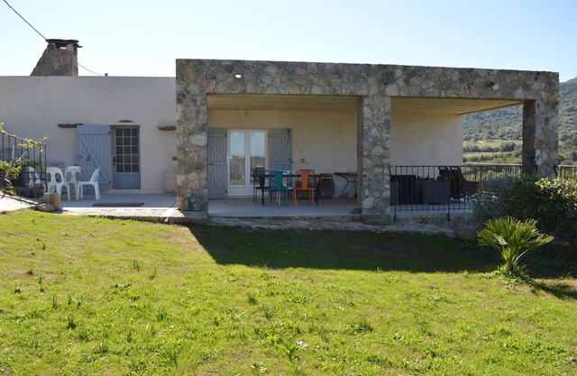 country house in the Corsican maquis 2. 3km from the beach lozari