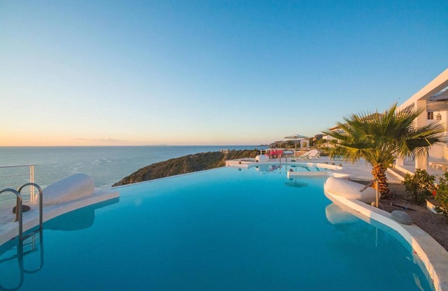 Country House 'Kaladi Rock Avlemonas' with Sea View.