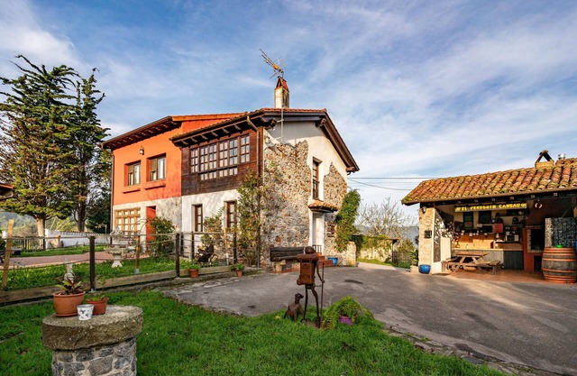 Country House 'La Casina Del Fresnu' with Shared Garden, Balcony and Wi-Fi