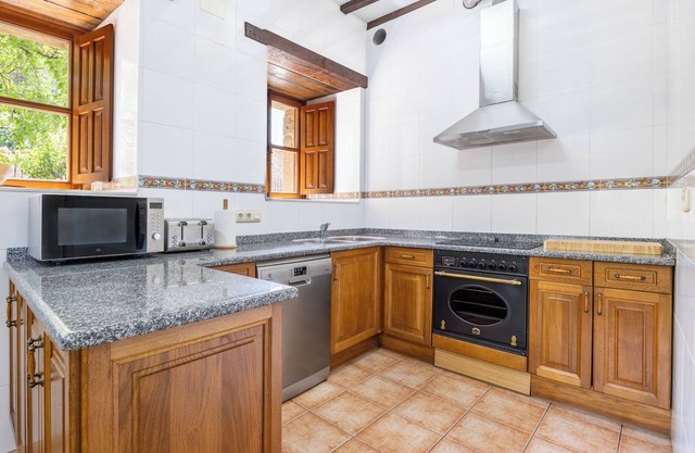 Country House 'La Torre De Perrozo' with Mountain View, Private Garden and Balcony