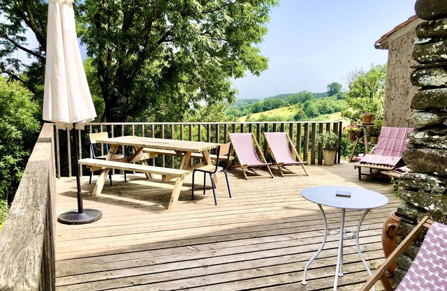 Country House 'Les Jardins D'ortigia - Confort' with Lake View, Shared Pool and Wi-Fi