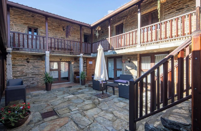 Country House 'O Forno Do Curro -Casa Da Amendoa' with Mountain View