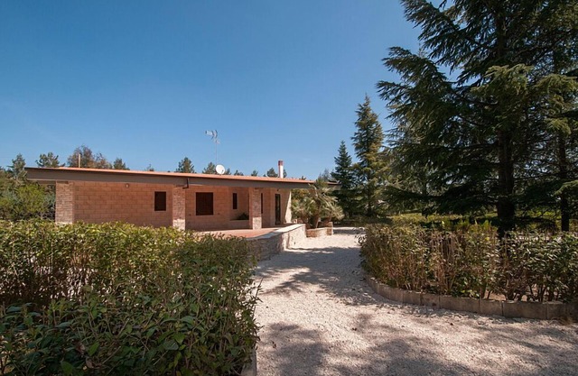 Country house overlooking Castel del Monte