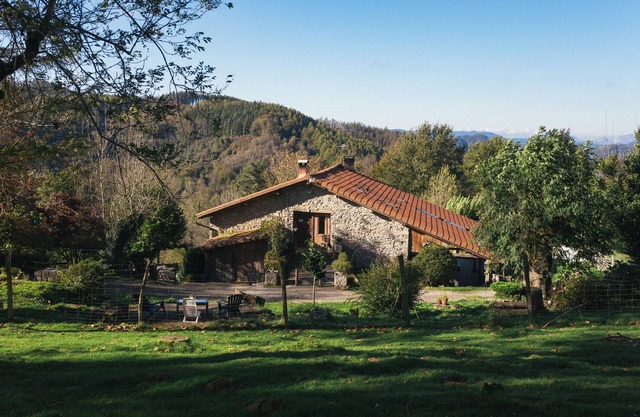Country House 'Pagorriaga' with Mountain View, Shared Terrace and Wi-Fi