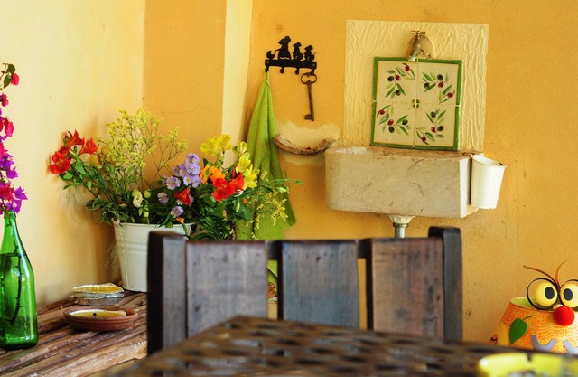 Country house with a breathtaking view on the sea, all around olives and oaks