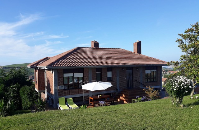 Country house with magnificent sea views near beaches. G-12029