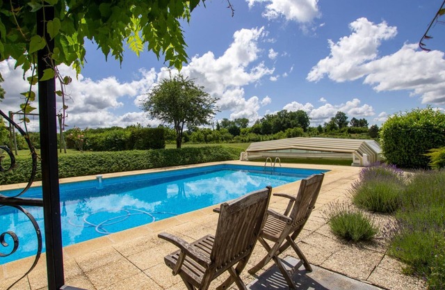 Country house with pool, pets allowed, Wi-Fi, parking, fireplace