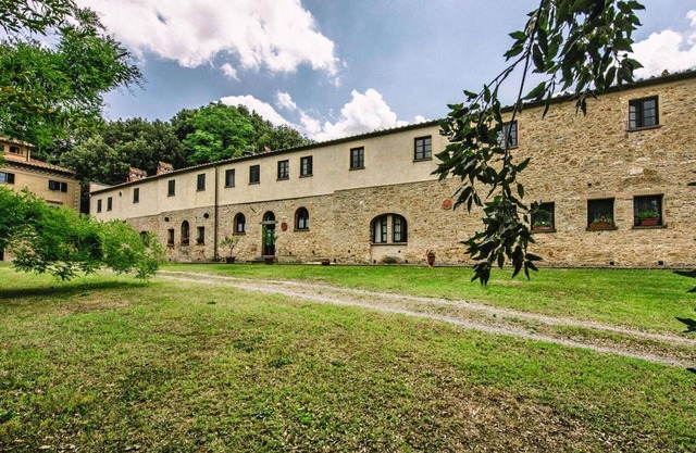 Country House in Tuscany with Pool and Tennis