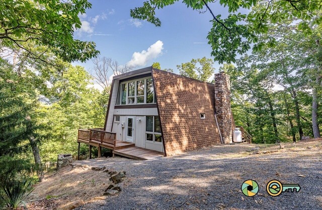 Country Squire Cabin - private 180 degree mountain views!