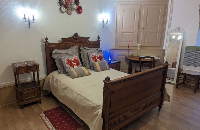 Countryside Retreat: Forest Trails, Spa, Family & Friends Getaway