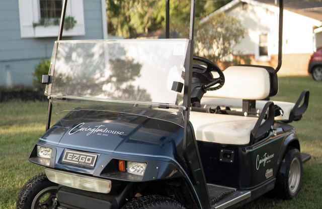 Couple Getaway ~ Golf Cart ~ Under a Mile from the Covington Square