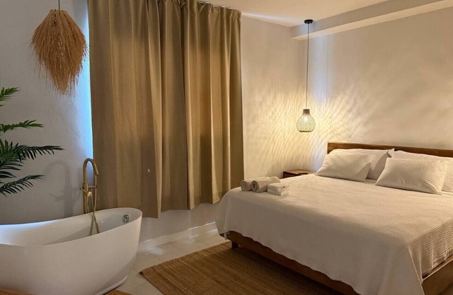 Couple`s King Suite at Ocean Park Beach Club