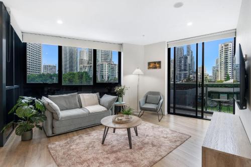 Couples Escape in Ruby Surfers Paradise - CoastHM