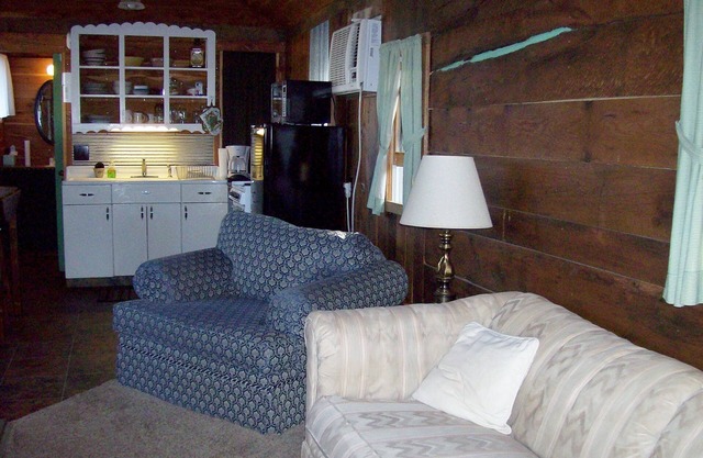 Couples Only Cabin at the Green Cocoon on Table Rock Lake