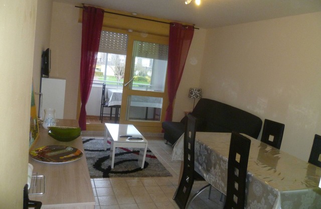 COURSEULLES 150 Meters FROM THE SEA NEAR PORT AND SHOPS