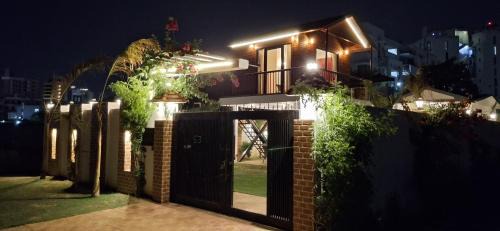Courtyard By Palm -3BKH Mini Farm House