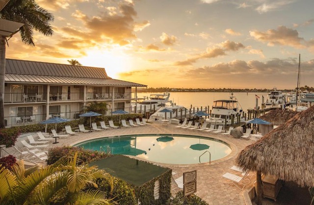 Cove Inn on Naples Bay