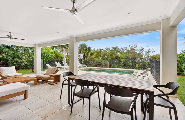 Cove Retreat - heated Pool, Pet friendly