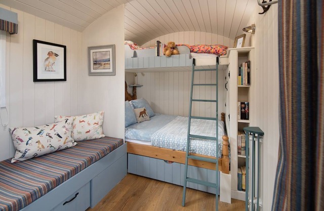 COW PARSLEY SHEPHERD'S HUT, near Berwick upon Tweed - sleeps 4