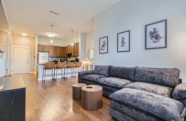 Cowboy Take Me to Broadway - 2bed/2bath