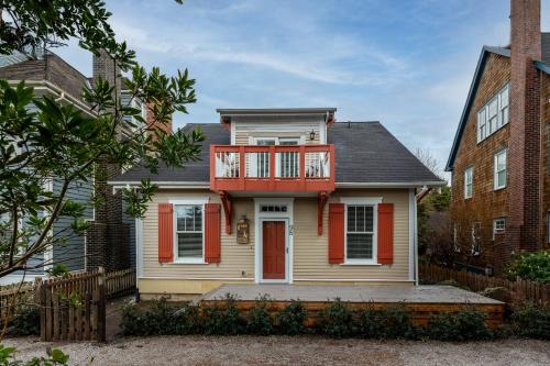 Coyote Cottage by Seabrook Hospitality