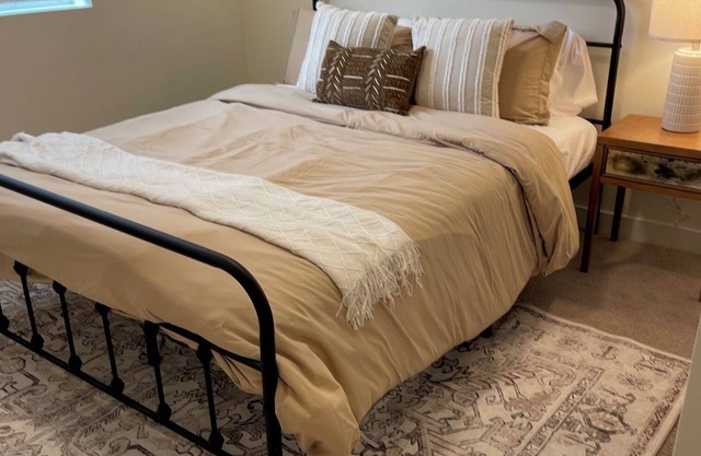 Cozy 1 Bed 1 Bath Apartment w/Pool, Hot Tub, Gym, Pool Table, Arcade Games
