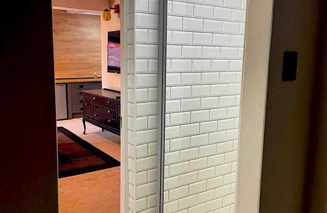 Cozy 1-Bedroom Apartment in Sunny Gqeberha with AC, WiFi