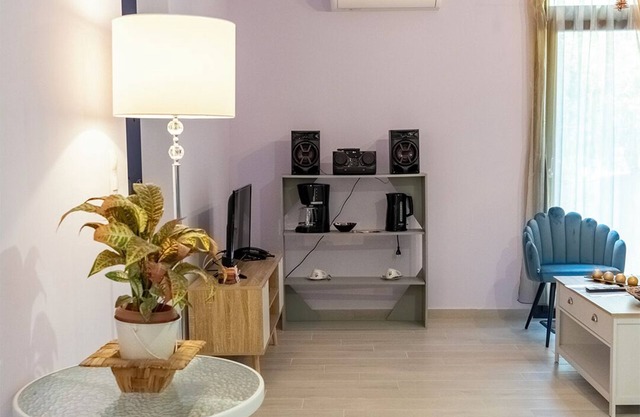 Cozy 1-bedroom apartment in charming Chios with AC, WiFi