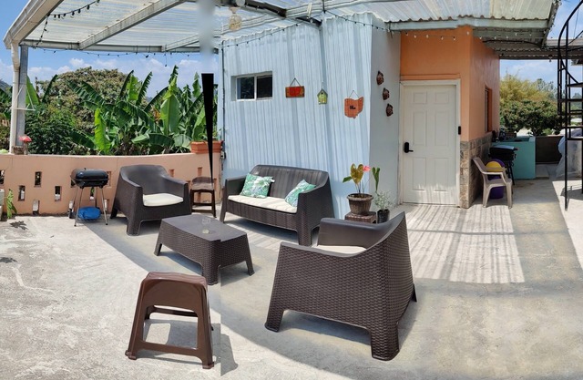 Cozy 1-bedroom guest house with WiFi, AC in fabulous Marcala