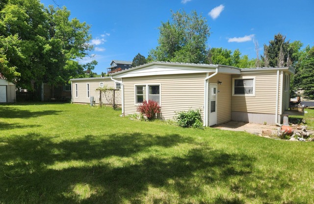 Cozy 1-bedroom mobile home with AC, WiFi in scenic Sturgis