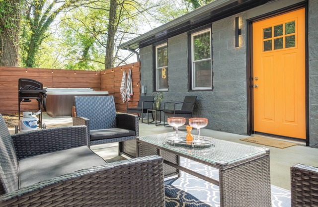Cozy 1-BR Guesthouse Knoxville - Pet Friendly/Hot Tub/Private Patio/Quiet