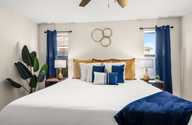 Cozy 1Bed Retreat! Fenced in Patio! Pool!