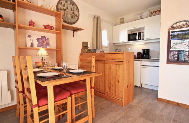 Cozy 1BR Apartment at the Foot of the Slopes, Near Shops, Rated 3*