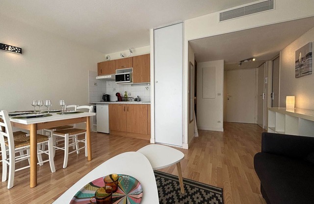 Cozy 1BR Apartment in La Rochelle with Pool, Balcony & Private Parking