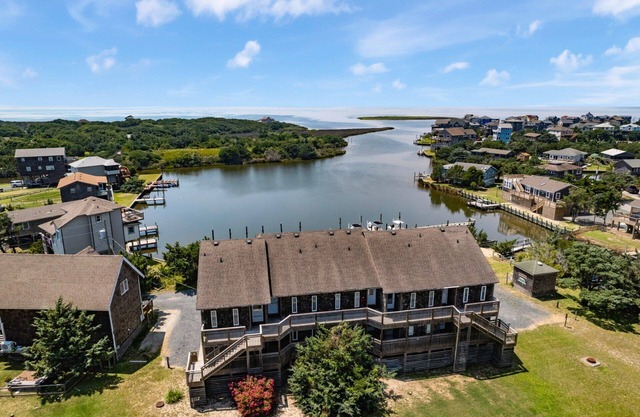 Cozy 1BR Soundfront Condo | King Bed & Sunset Views