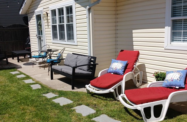 Cozy 2 bed, 1 full bath private cottage, 10 min. walk to Wildwood beach & boards