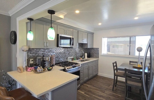 Cozy 2-bedroom apartment in charming Hawthorne