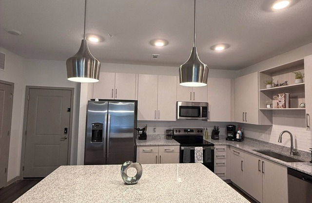 Cozy 2-bedroom apartment in Madison with Top-Tier Amenities