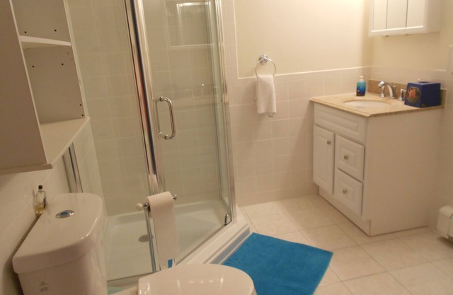 Cozy 2-bedroom apartment in lovely Boston with WiFi, AC