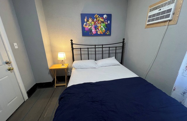 Cozy 2-bedroom apartment in charming Fargo with AC, WiFi