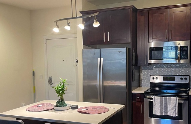 Cozy 2 Bedroom Apt/Near bus station to NYC and 5 min. to HUMC