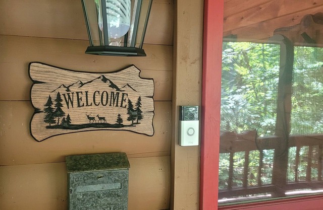 Cozy 2-bedroom cabin in charming Blairsville located in the North GA Mtns.