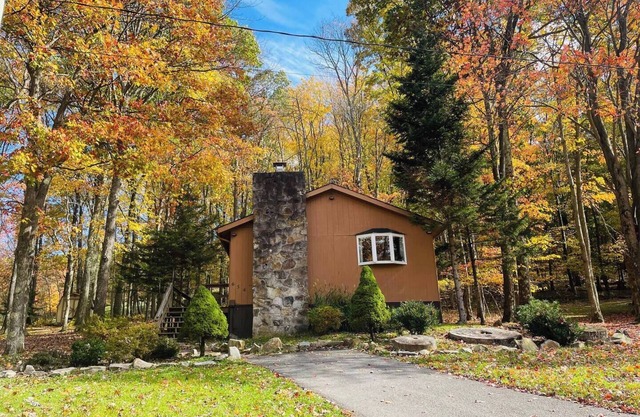 Cozy 2-bedroom cabin with WiFi, AC in wonderful Terra Alta