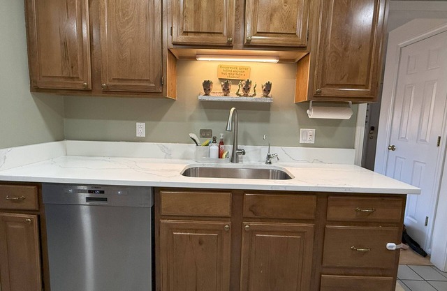 Cozy 2-bedroom condo in the heart of Shrewsbury.