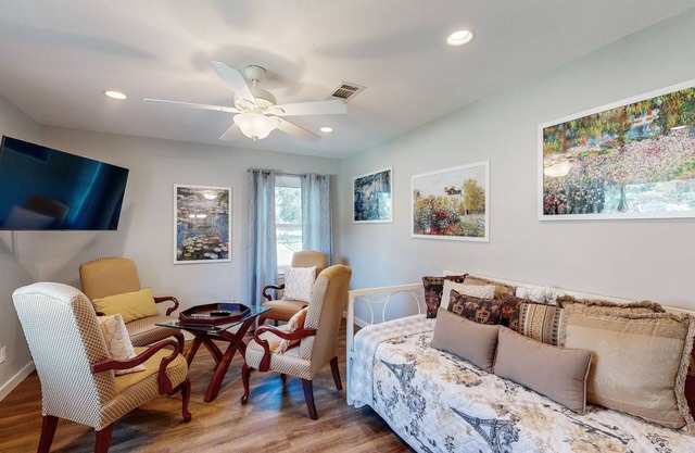 Cozy 2 bedroom home with gas grill, patio, and boat parking