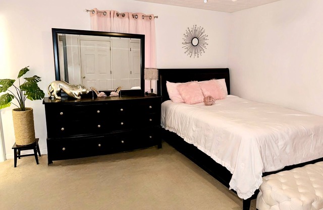Cozy 2-Bedroom Home in Jonesboro with WiFi