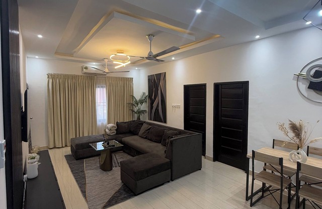 Cozy 2-bedroom house in charming Accra with AC, WiFi - Jessica's INN