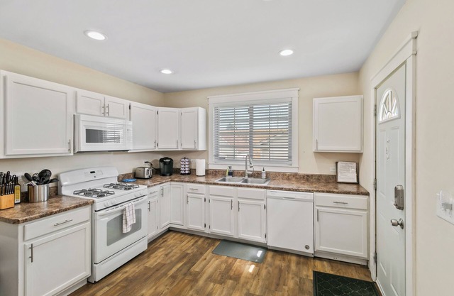 Cozy 2-Story House Near Downtown Libertyville