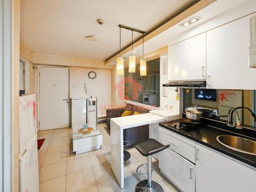 Cozy 2BR Bassura Apt pool WI-FI Netflix